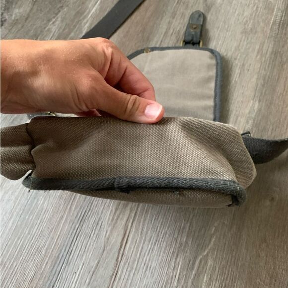 Cargoit Crossbody Travel Bag Cargo Canvas Flap Brown Tan Gray Small Medium - Picture 6 of 13